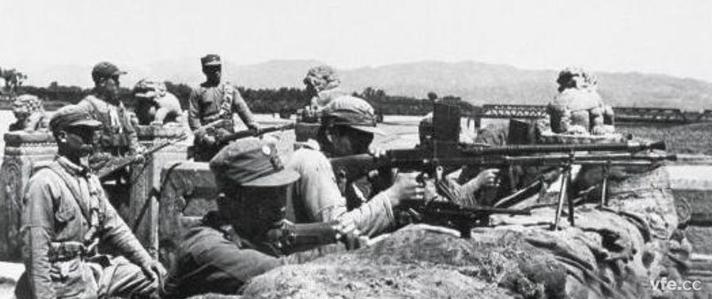 七七事變后，全國(guó)軍民奮起抗戰(zhàn)