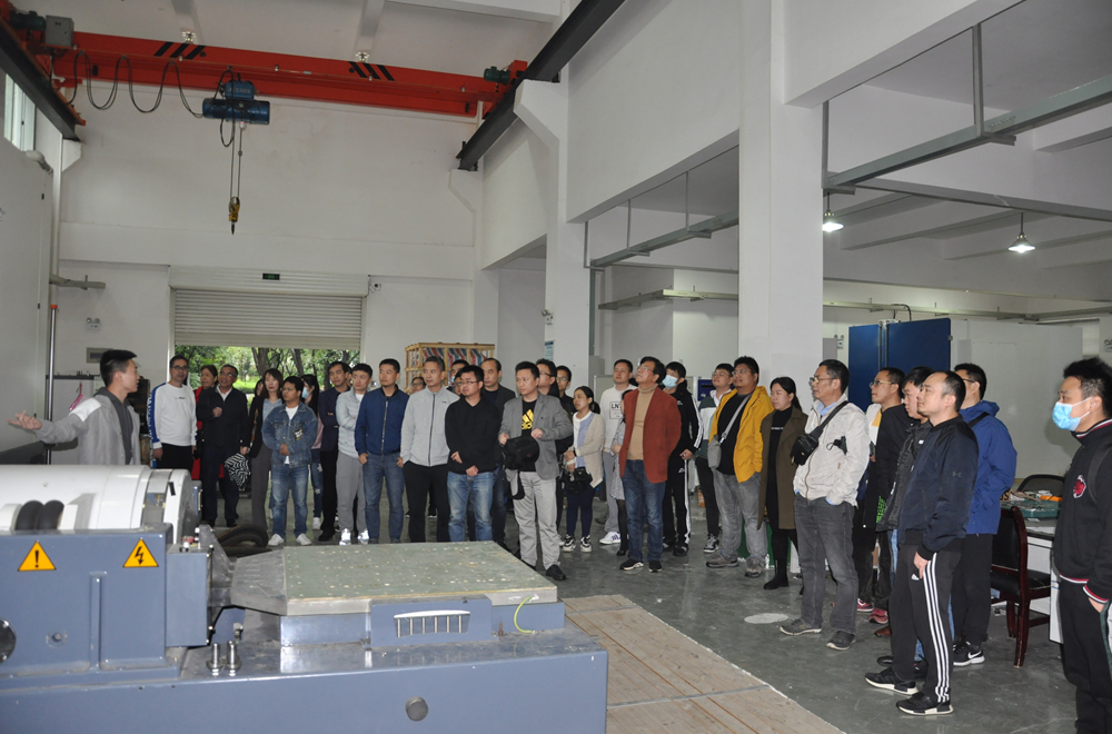 聯(lián)學(xué)聯(lián)創(chuàng)，半床棉被