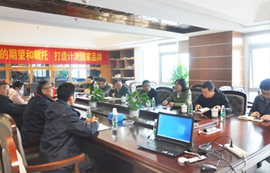 長(zhǎng)沙經(jīng)開區(qū)賴?yán)っ髦魅我恍猩W臨銀河電氣調(diào)研指導(dǎo)